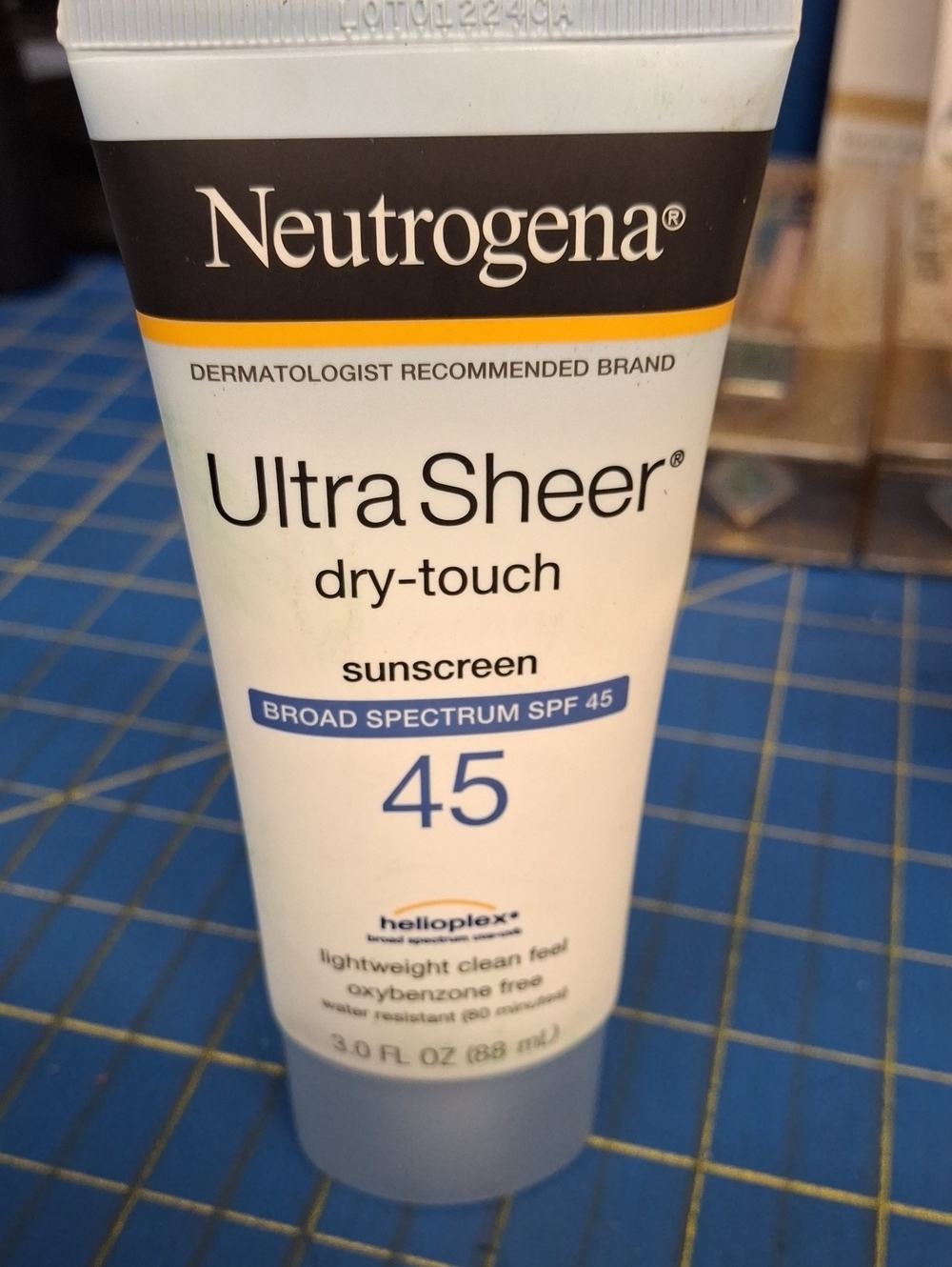 Neutrogena Ultra Sheer Dry-Touch Sunscreen SPF 45 New Tube 88ml